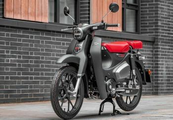 Pakai Standar Tengah/ Standar Dua Untuk Motor Kamu Yang Hanya Dirumah Saja.